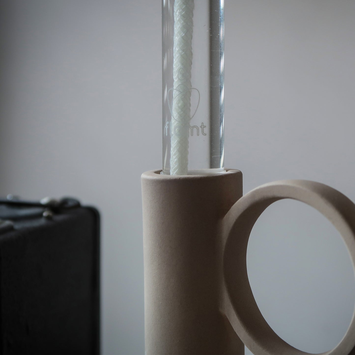 Combi Deal: Flamt Kaars 3.1 + Kandelaar Beige Aardewerk